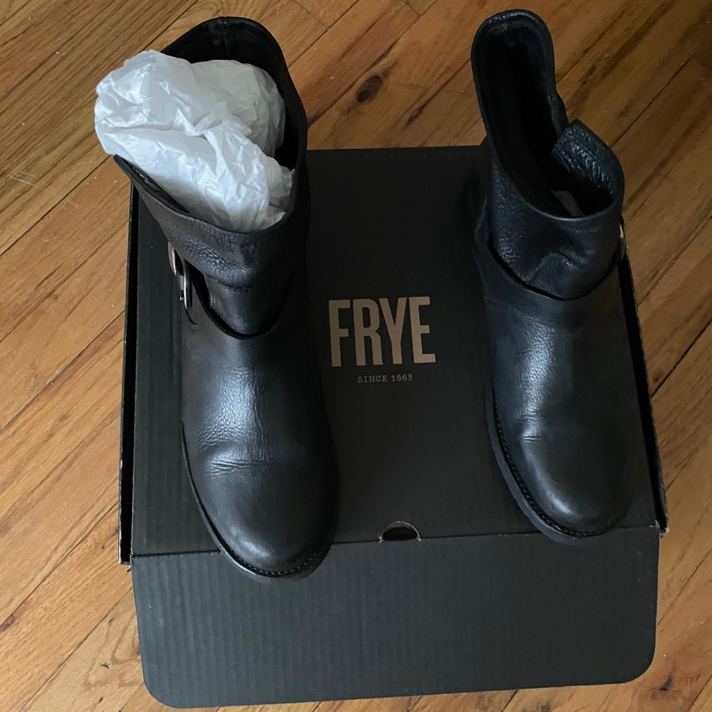 Frye ankle bootie
